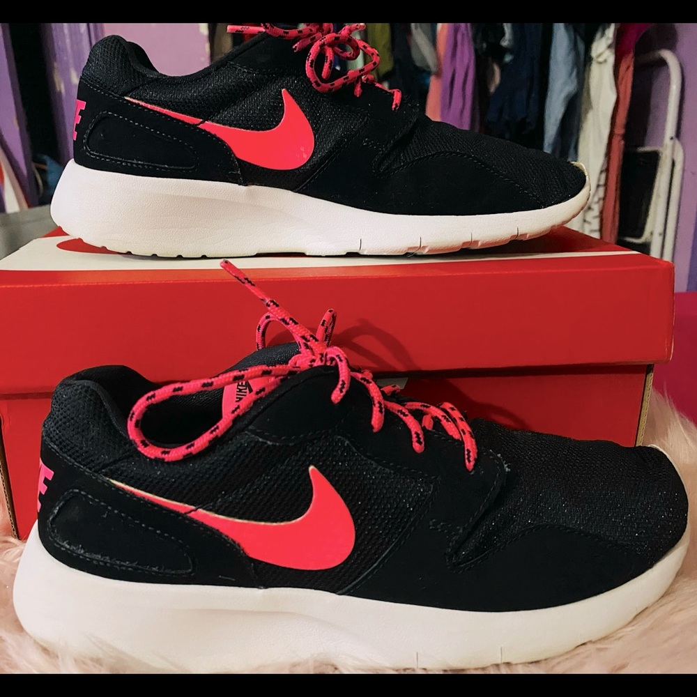 Girls Nike Mesh Sneakers Youth Size 6Y